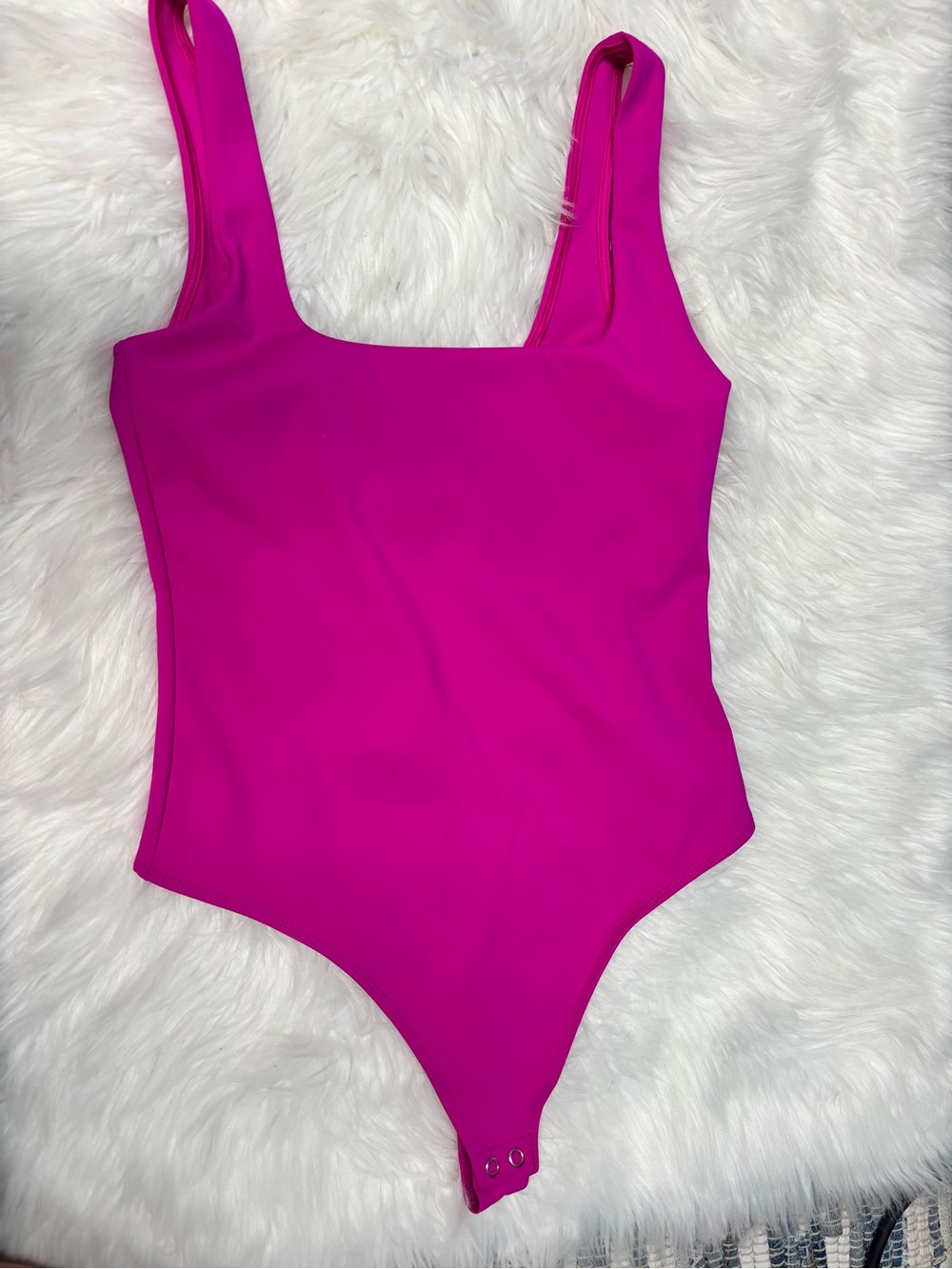 * | GOOD AMERICAN | Modern Tank Bodysuit in Scuba Fabric. Size 3. - Picture 4 of 6